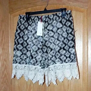 Solitaire women's XL shorts black cream lace embroidered NWT fully lined diamond